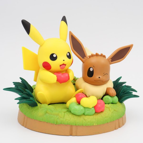 Pokemon Figuring pikachu and eevee 